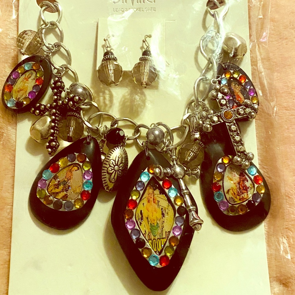 Chunky necklace with earrings
